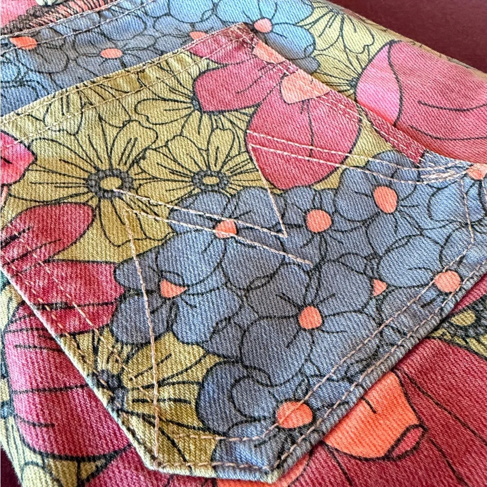 MOTHER DENIM Multicolor Patch Pocket Insider Flood Jeans in Psychic Floral - Picture 7 of 9